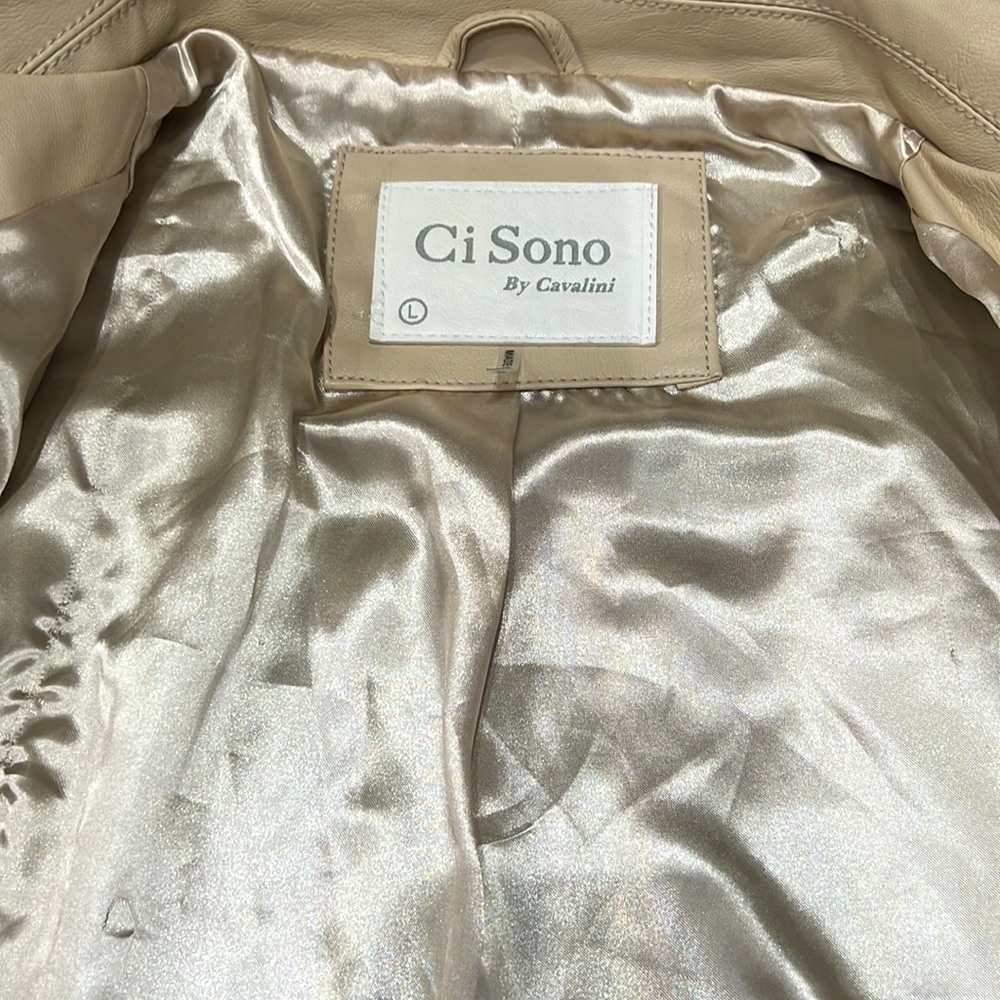 Women’s Jacket - Picture 3 of 5